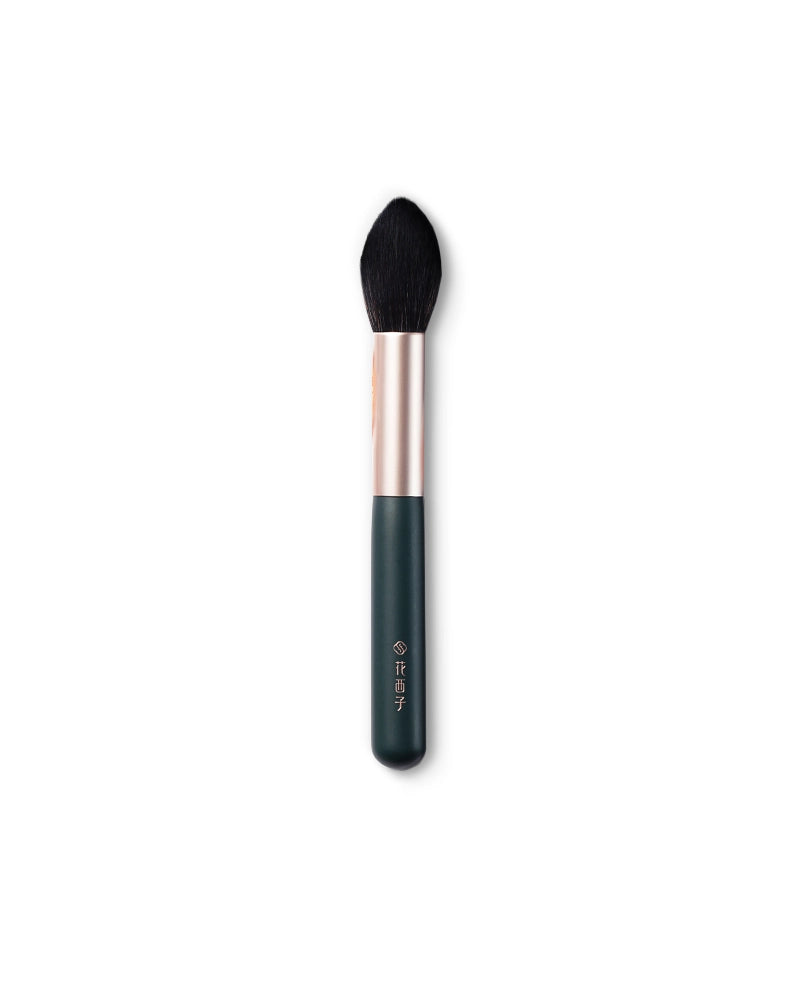 Soft Blooming Highlighter Brush
