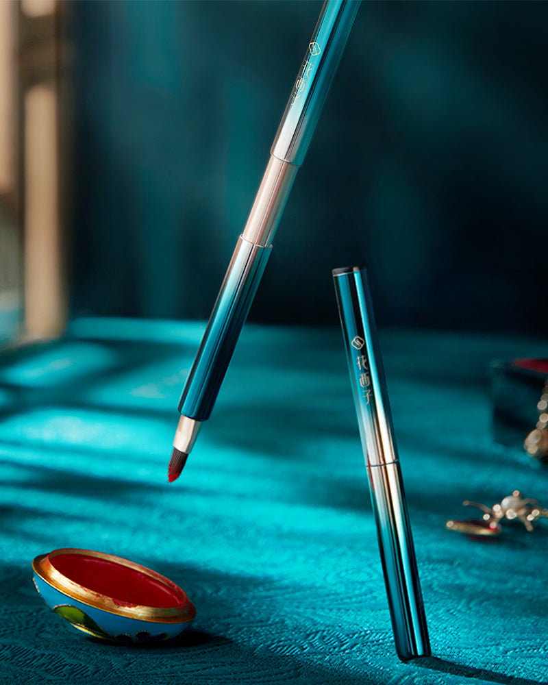 Soft Blooming Retractable Lip Brush