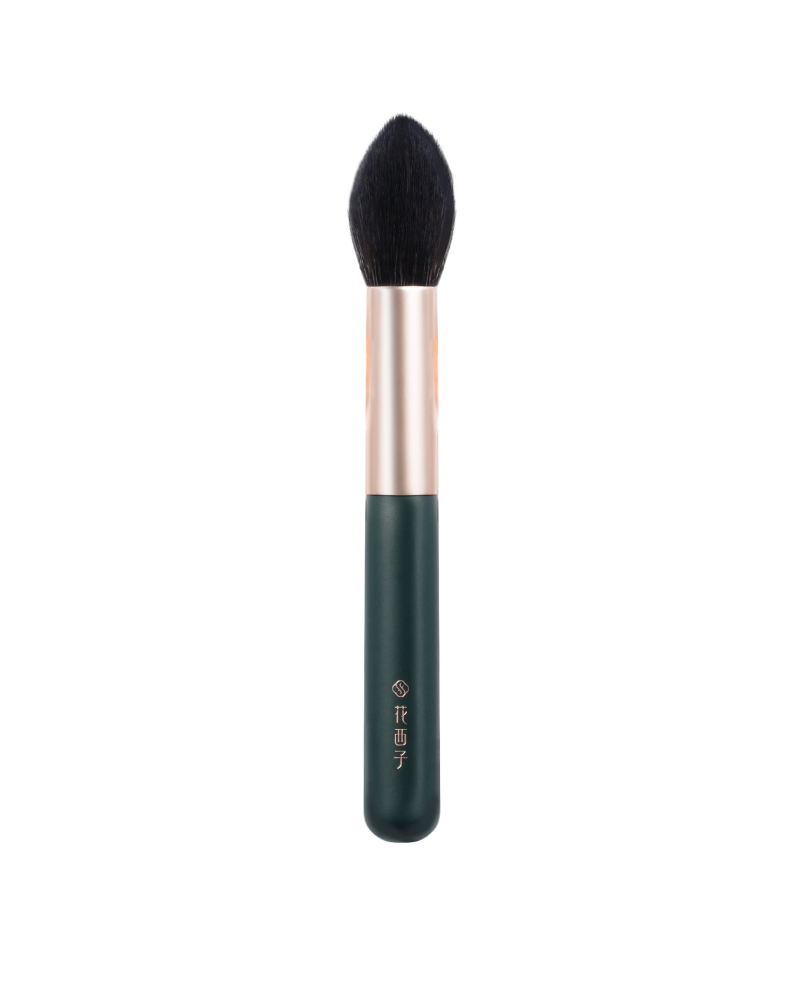 Soft Blooming Highlighter Brush