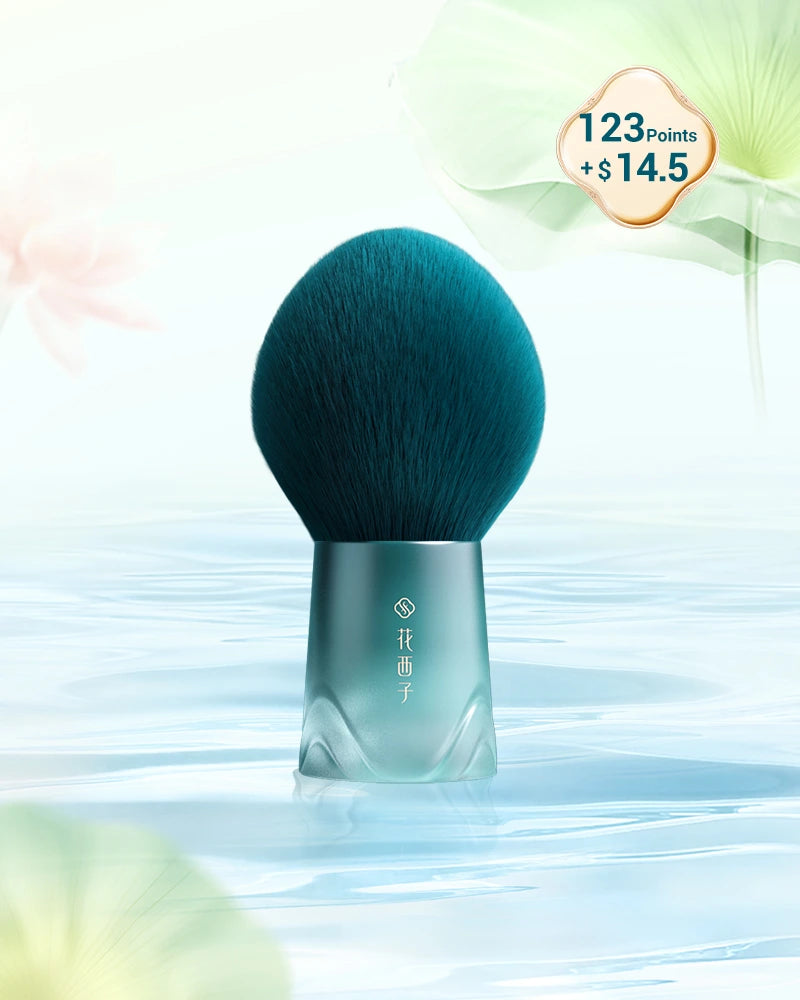 Soft Blooming On-the-Go Powder Brush