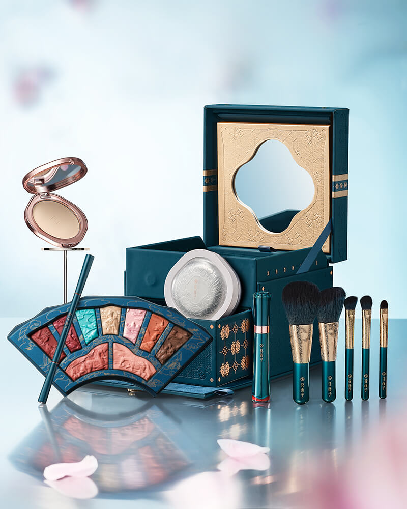 The Best Makeup Gift Sets For Christmas 2022