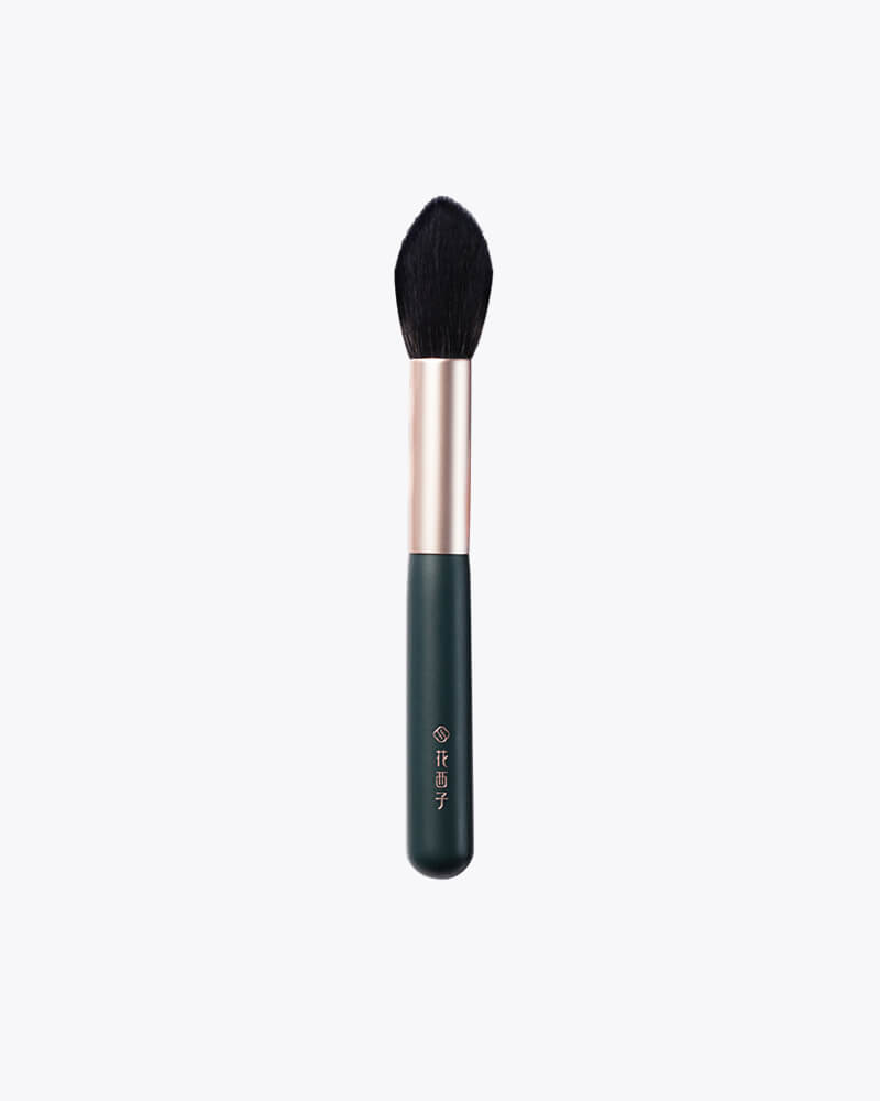 Soft Blooming Highlighter Brush