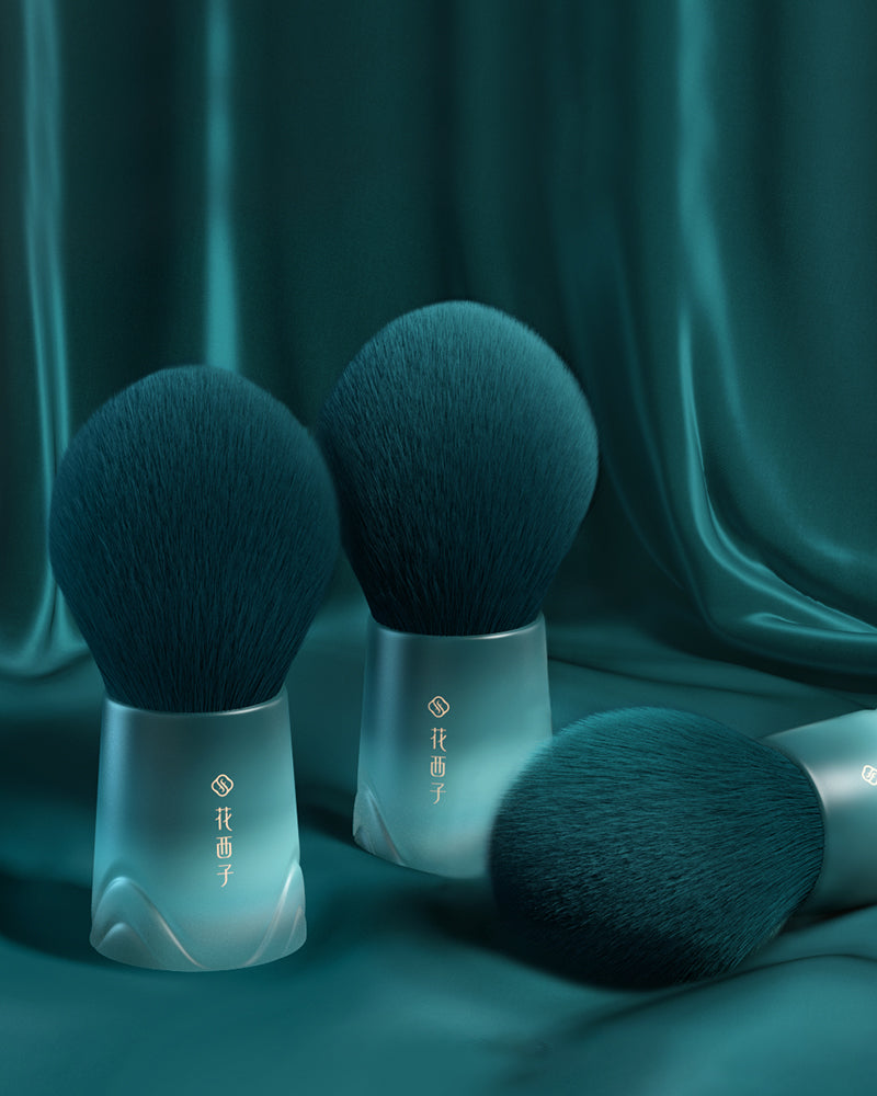 Soft Blooming On-the-Go Powder Brush