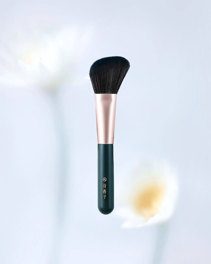 Soft Blooming Contour Brush