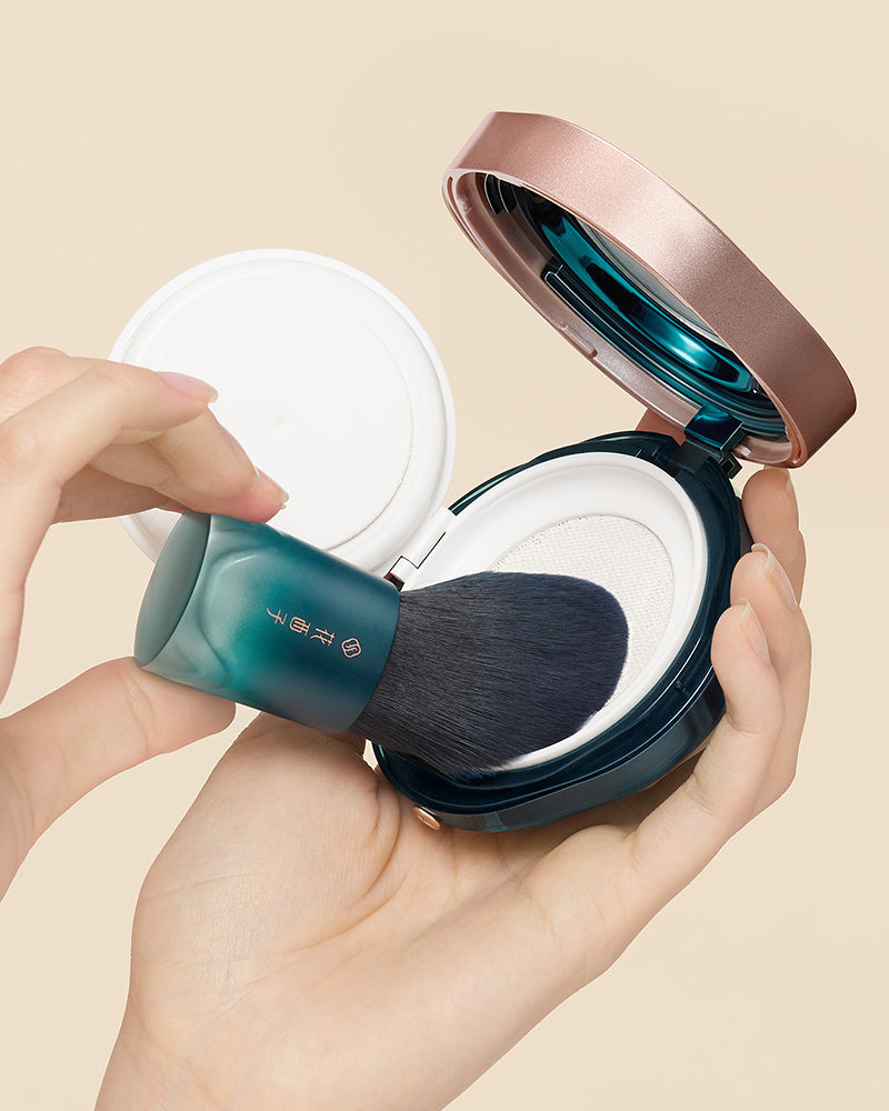 Soft Blooming On-the-Go Powder Brush