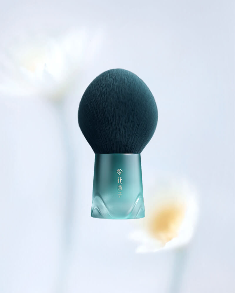 Soft Blooming On-the-Go Powder Brush